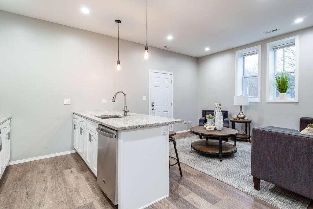 Suite 1 On Southport 4 Queen Beds 시카고 외부 사진